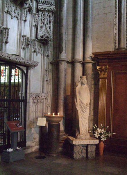 Statue of St. Etheldreda in Ely Cathedral. Courtesy of James Linwood/Flickr https://flickr.com/photos/54238124@N00/2789165390.