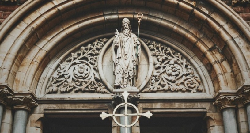 St Patrick Statue. Photo by K. Mitch Hodge on Unsplash