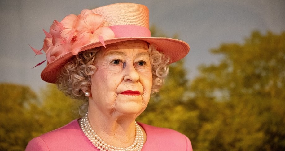 Wax figure of Queen Elizabeth II. Image by minka2507 from Pixabay