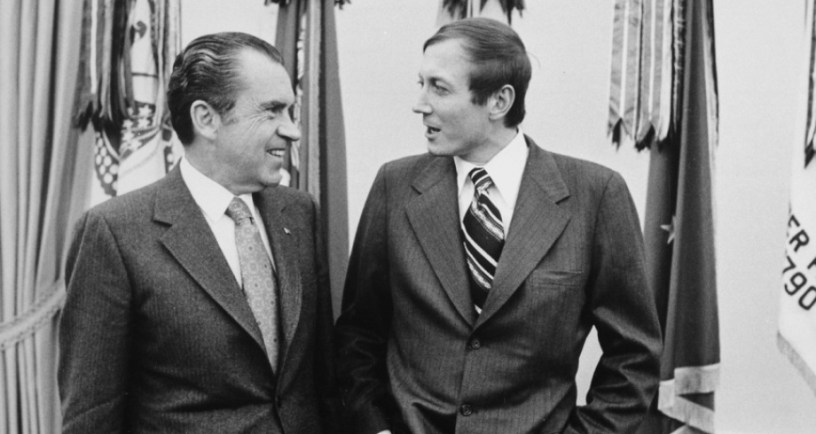 https://en.wikipedia.org/wiki/Yevgeny_Yevtushenko#/media/File:President_Nixon_meets_with_Russian_poet_Yevheny_Yevtushenko_-_NARA_-_194753.tif