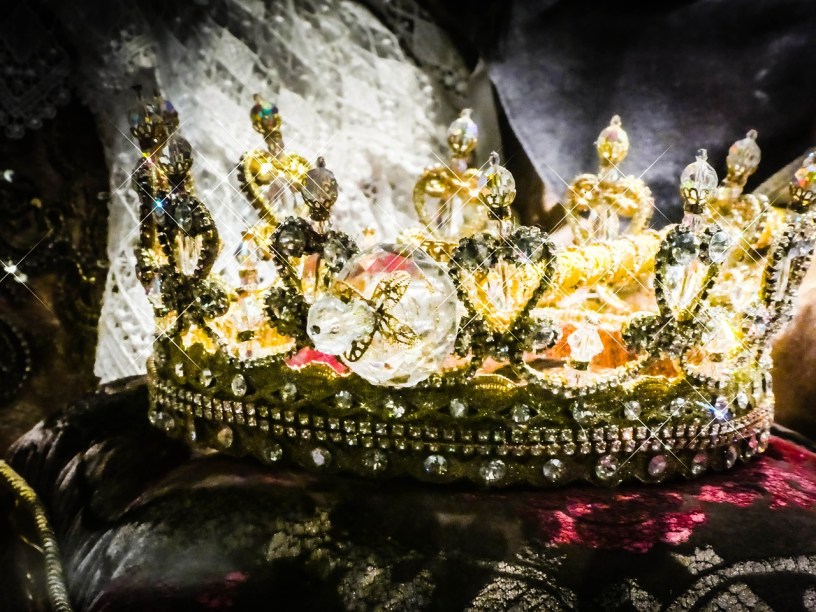 Kings crown. Image by Ruth Archer from Pixabay