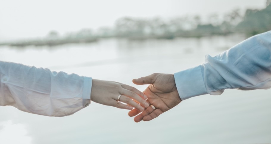 Couple holding hands. Photo Credit: Dwi Woro/Pexels