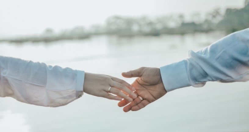 Couple holding hands. Photo Credit: Dwi Woro/Pexels